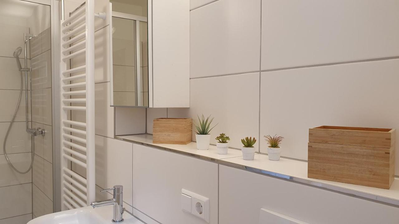 Pineapple Apartments Dresdner Heide Mit Garten Dresda Esterno foto